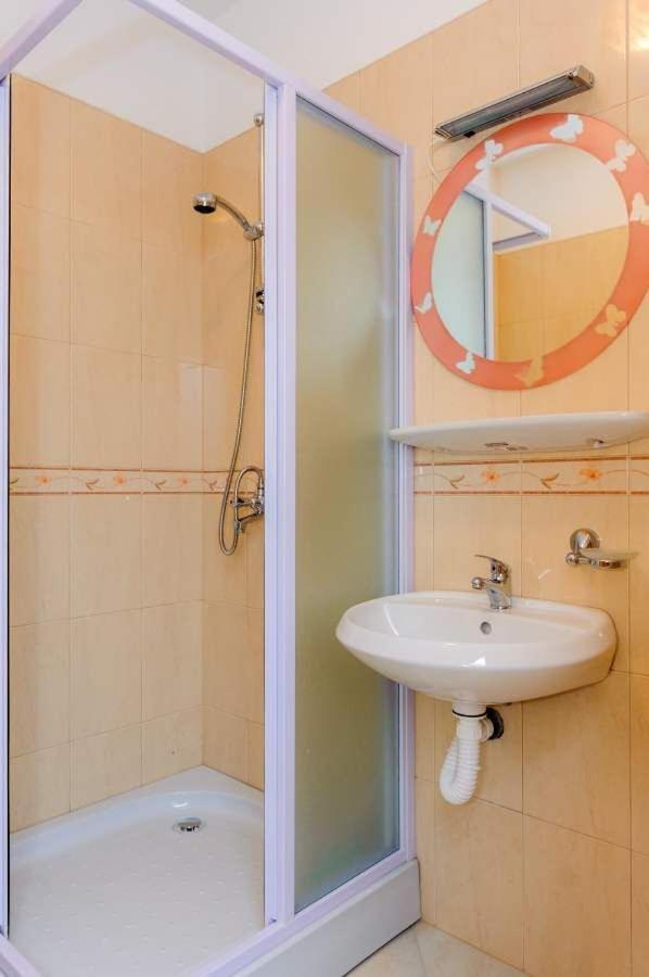 Apartments Ljuba ドゥバ エクステリア 写真
