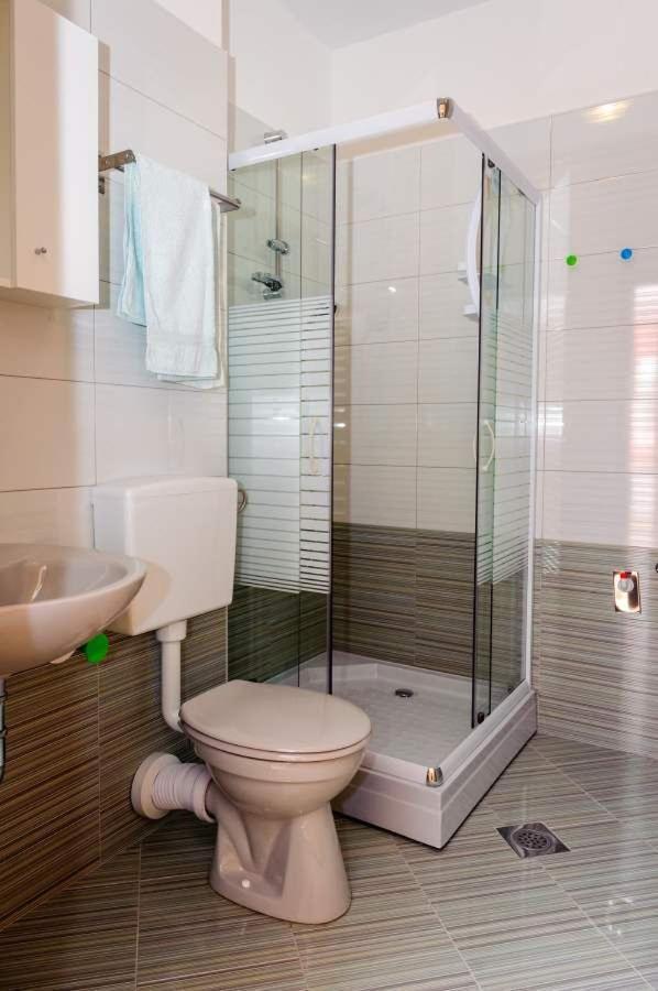 Apartments Ljuba ドゥバ エクステリア 写真
