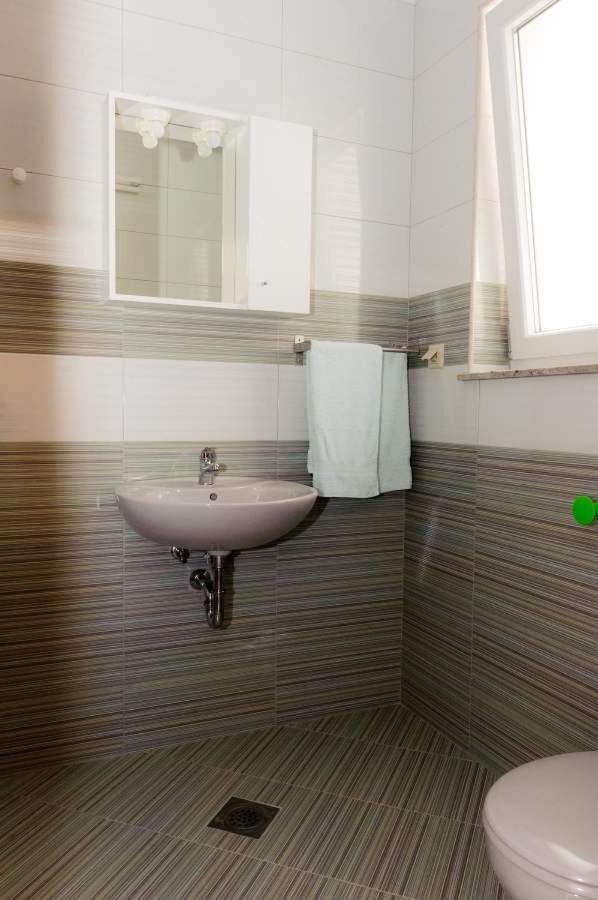 Apartments Ljuba ドゥバ エクステリア 写真